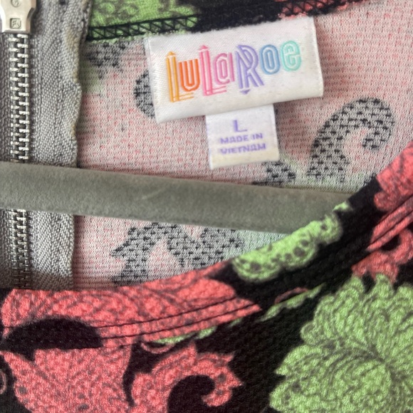 Pretty Short Sleeved Dress - Picture 3 of 3